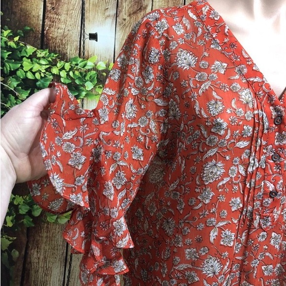 Vince Camuto Ruffle Sleeve Blouse Size Medium - Picture 2 of 5